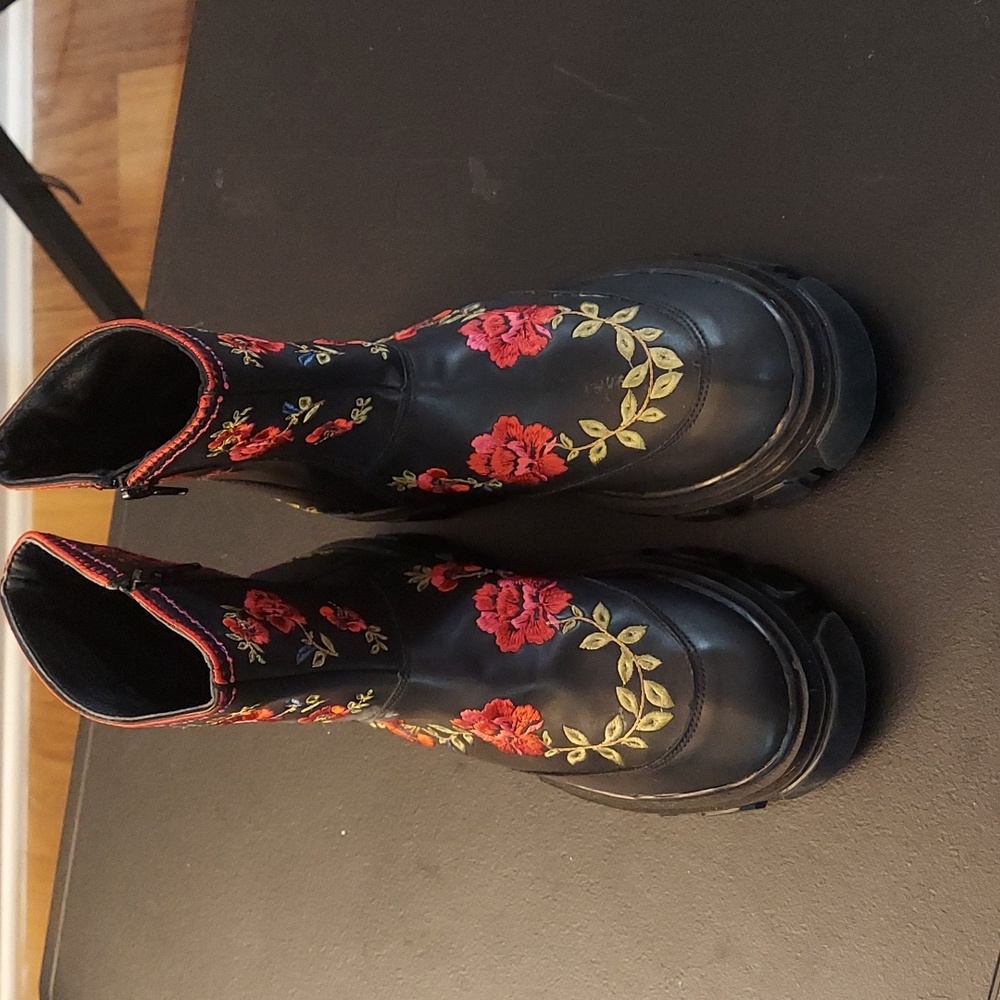 Farm Rio Rose Embroidered lug sole boots black and pink floral size 7.5 - Picture 2 of 14